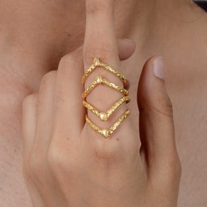 Orteza na palec na artretyzm, srebro próby 925 lub mosiądz, regulowany, ręcznie młotkowany pierścień