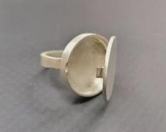 Secret Compartment Ring, Small Match Box Poison Ring, Silver personalized Ring Pill Ring, Silver Ring, Gold Signet Ring, Unisex Signet Ring