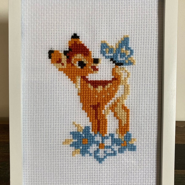 Broderie Bambi encadrée