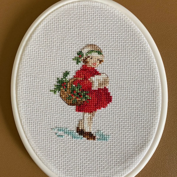 Broderie Noël jeune fille au manteau rouge