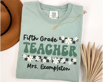 Comfort Colors® Fifth Grade Teacher Shirt, Custom Teacher TShirt, Personalized 5th Grade Teacher Shirt Gift, Cute Daisy Retro Teacher Shirt