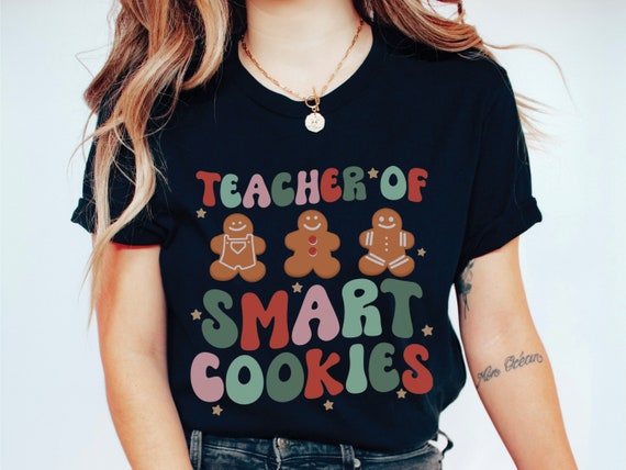 Cute Teacher Christmas Shirt, Teacher Of Smart Cookies, Retro Gingerbread Xmas Tee Pre-K Kindergarten Elementary School Teacher Holiday Gift