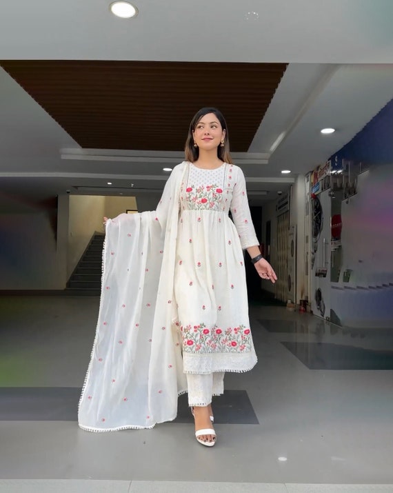Buy Georgette Churidar Suit In Off White Color With Dupatta Online -  lstv01290 | Andaaz Fashion