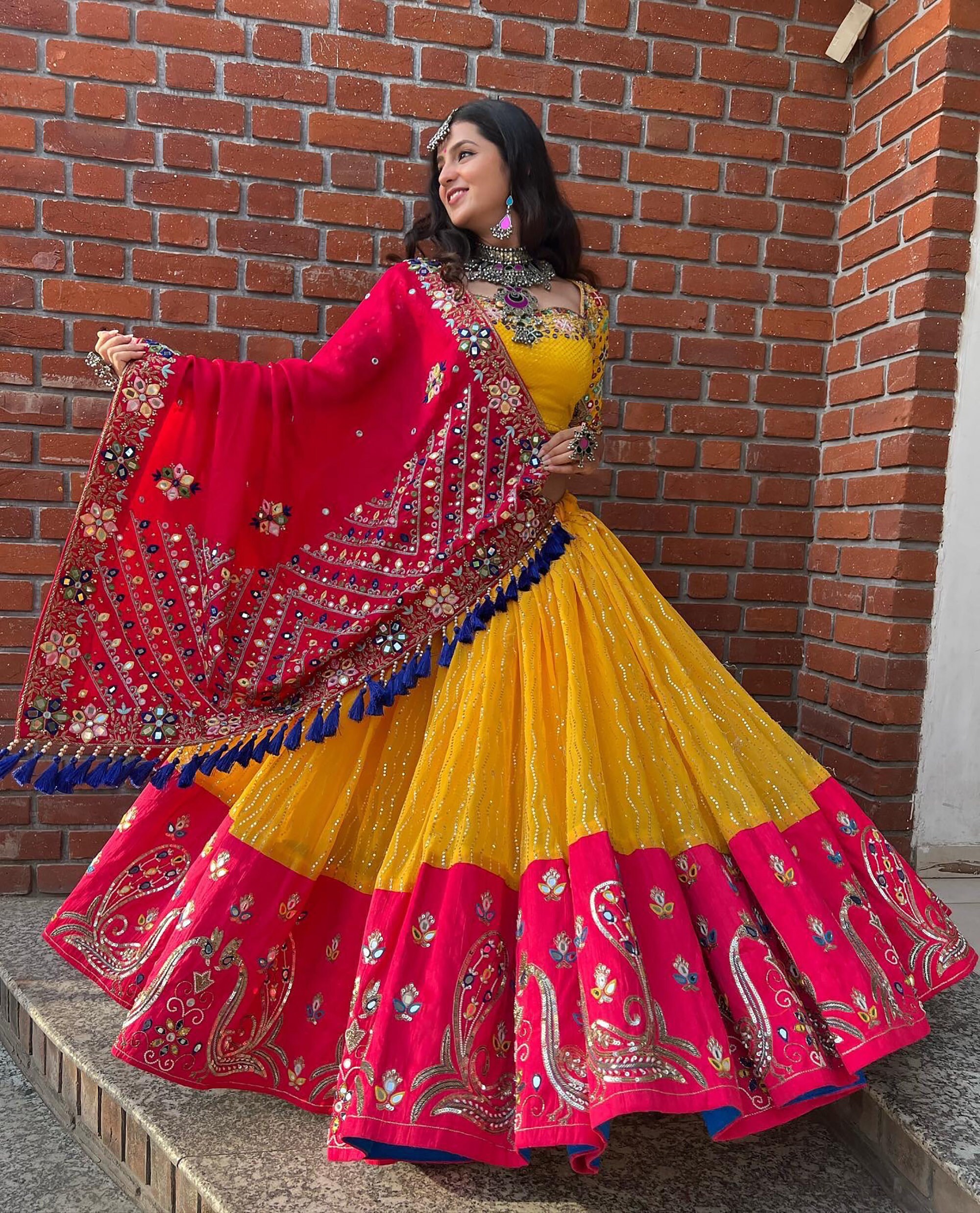 yellow lehenga | yellow lehenga bridal | yellow lehenga choli | Indian  bride makeup, Bridal makeup looks, Designer bridal lehenga choli
