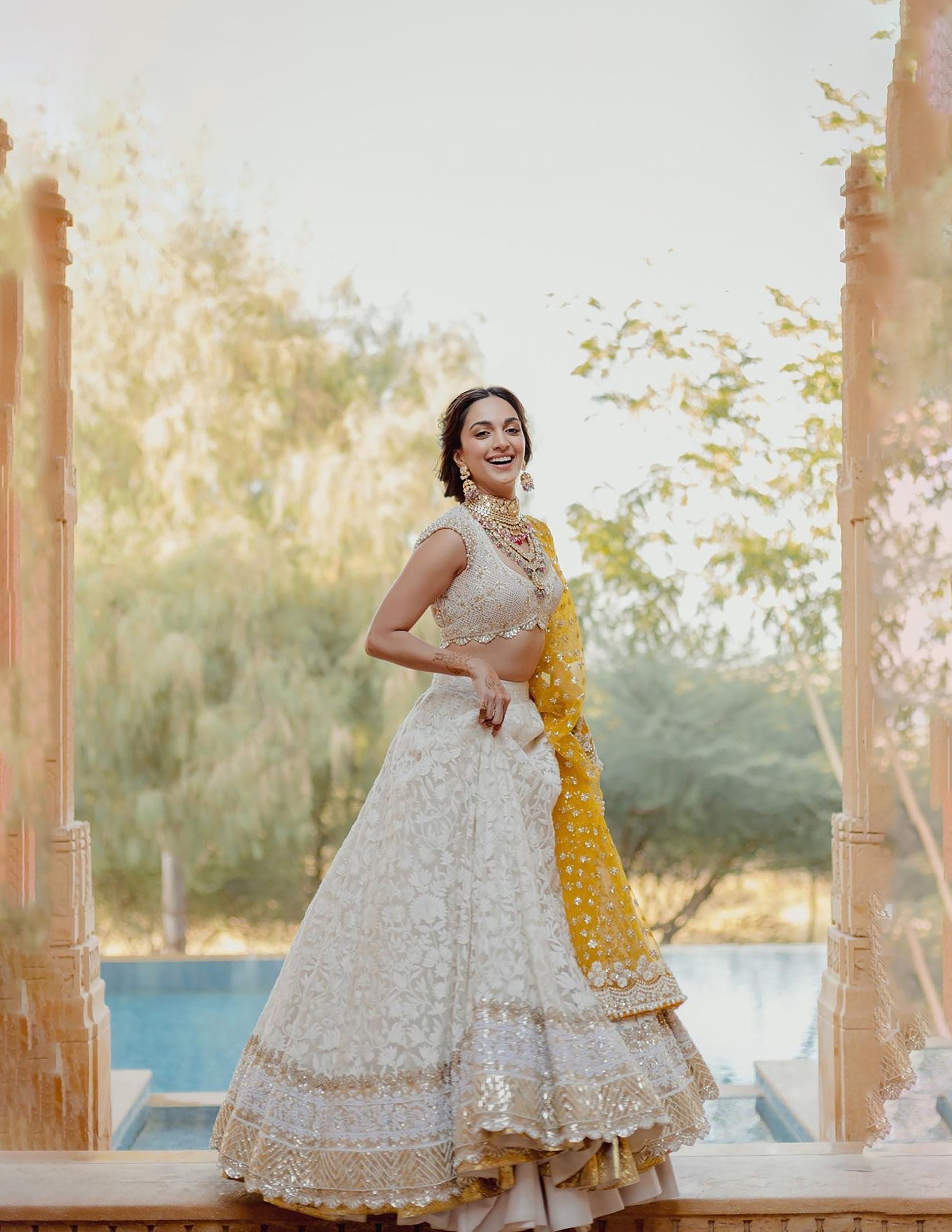Share more than 189 simple white and gold lehenga super hot