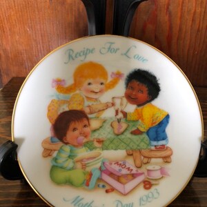 Vintage Brand New in Box Avon Mother’s Day 1993 Plate