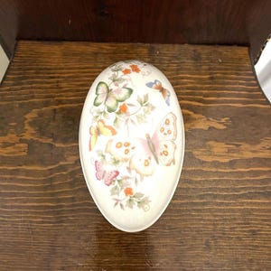 Avon 1974 Egg jewelry trinket box