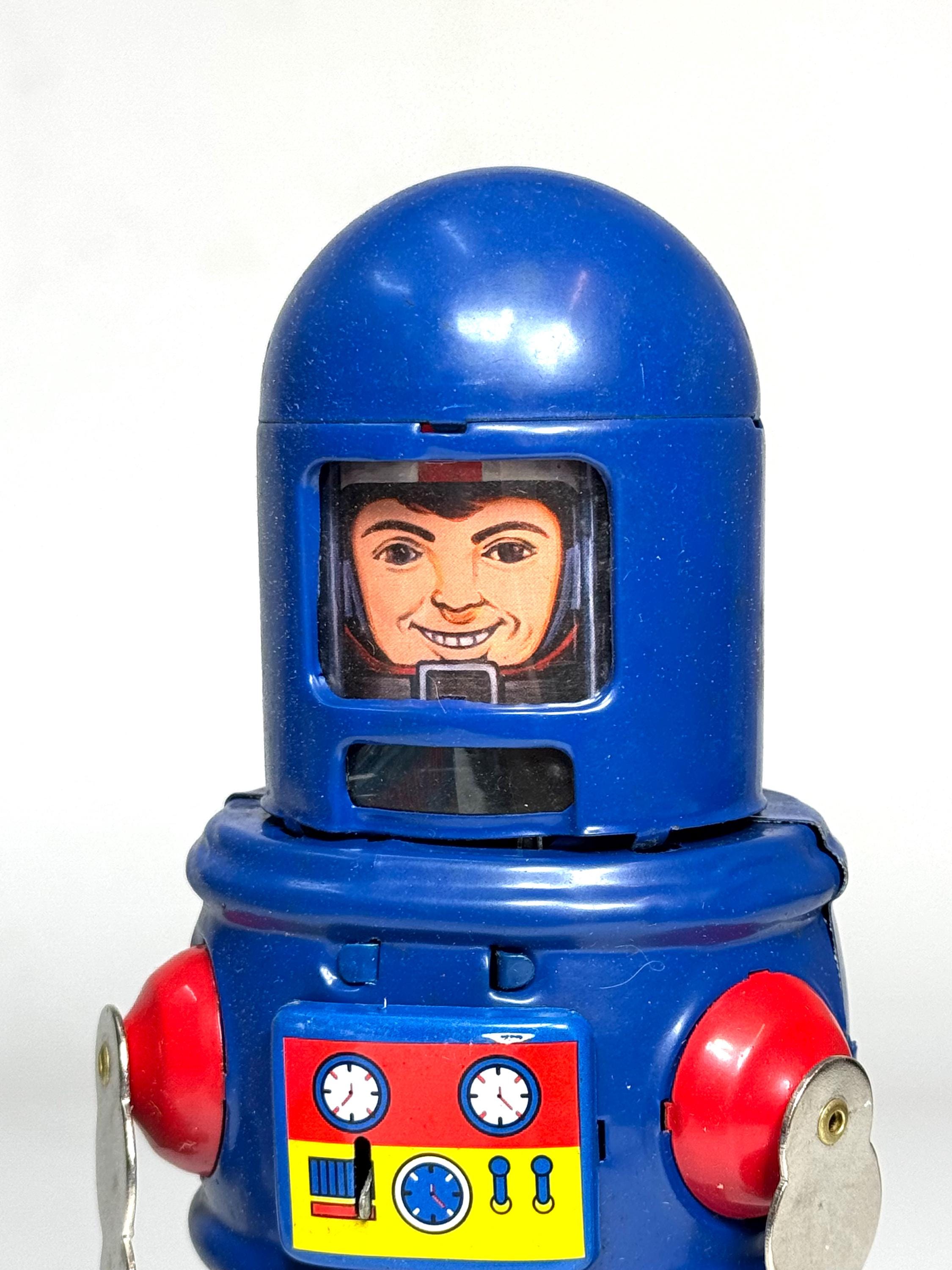 ロビー ロボット。ビンテージの巻き上げ式ブリキのおもちゃ、レトロ