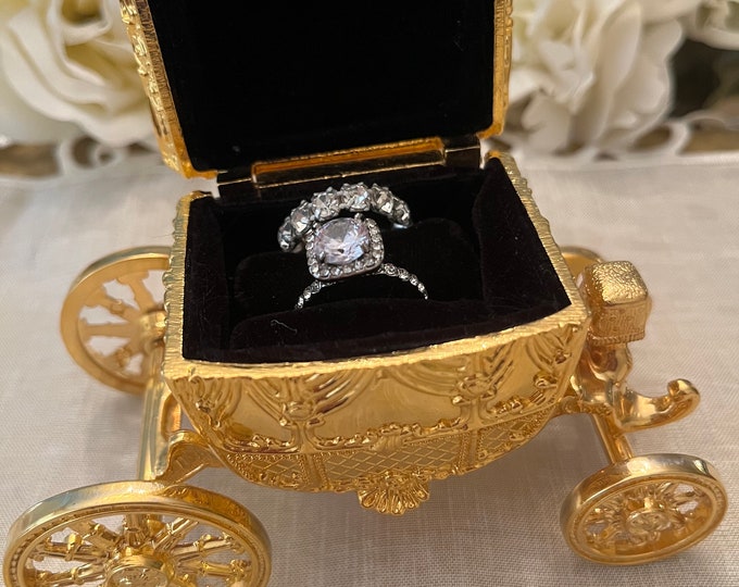 Elegant Gold Coach Ring Box/jewelry Box. Exquisitely Made and Can Hold ...