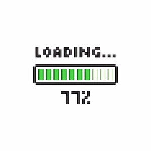 Puede incluir: Una barra de carga pixelada con bloques verdes y blancos, que indica un 77% de completitud. El texto "CARGANDO..." se muestra encima de la barra.