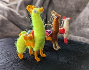 1 Handmade Alpaca Wool Llama Keychains – Custom Color Available – Choose Your Favorite Color