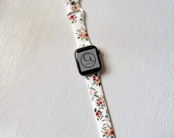 White Bloom Floral Printed Silicone Apple Watch Band Women  display picture 1