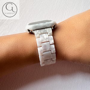 Cinturino Apple Watch Pearl Mirage in resina, 40 mm, 41 mm, 42 mm, 44 mm, 45 mm, 46 mm, 49 mm, con ciondoli da donna, serie 10, 9, 8, 7, 6 SE, 1, 2, 3, 4, 5