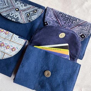 Porte-cartes de visite hmong - Mini porte-cartes en tissu fait main | Cadeau de bureau bohème | Organiseur textile ethnique | Porte-monnaie| 9,5 cm x 13 cm