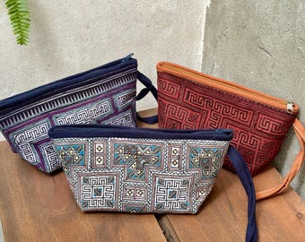 Bolsa bordada artesanal Hmong: carteira de cosméticos em tecido étnico com alça de pulso