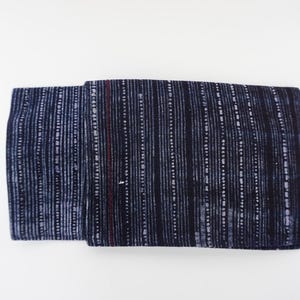 Handgefertigtes Hmong Batik Reisepass Etui mit Hmong Bienenwachs Bemaltem Stoff | Kartenhalter und Passport Cover