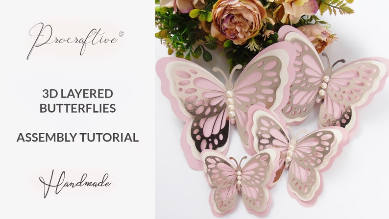 Puede incluir: Tres mariposas de papel en capas de color rosa y plateado con detalles de perlas. Las mariposas est&aacute;n dispuestas en orden decreciente de tama&ntilde;o. La imagen incluye el texto "3D LAYERED BUTTERFLIES ASSEMBLY TUTORIAL".
