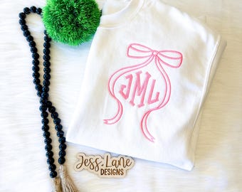 Sudadera con lazo y monograma bordado Tied Elegance / Sudadera con monograma personalizada / Bordado personalizado / Camisa con lazo y monograma / Día de la Madre