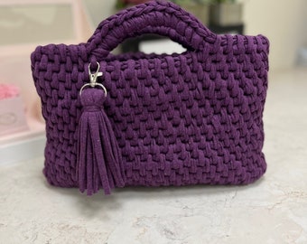 Die alltagstaugliche Handtasche - Große Henkel (abgebildet in Aubergine)