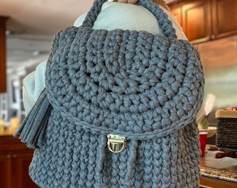 Der große Rucksack - Abgebildet in Jeansblau