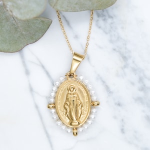 Our Lady stainless steel necklace surrounded by white pearls