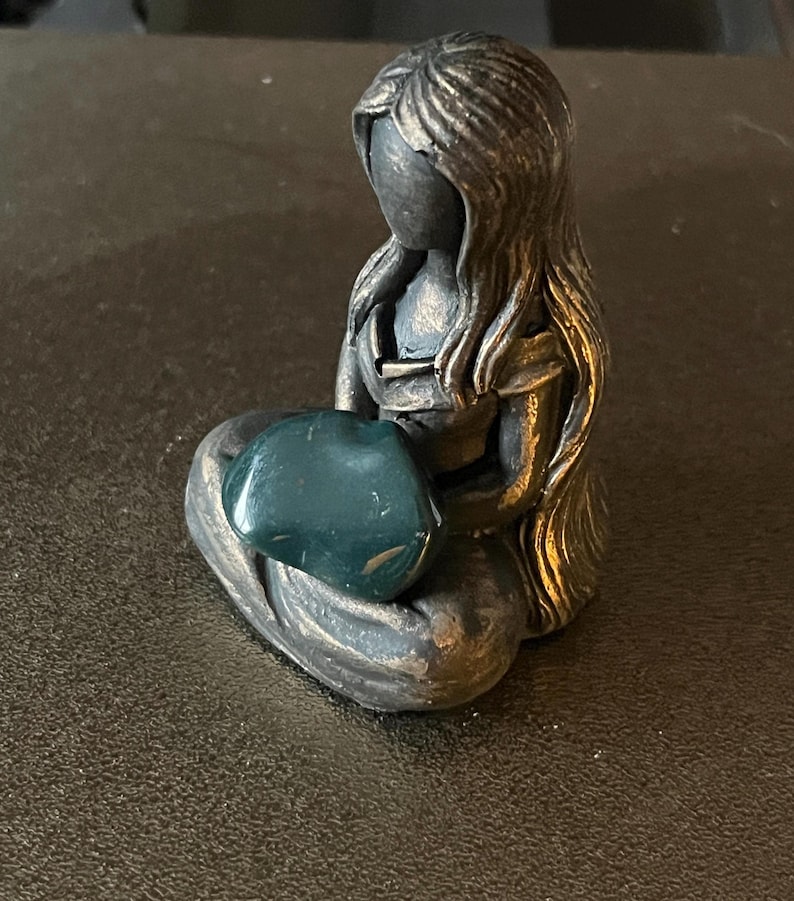 Warrior Goddess Mini Altar Statue – Handcrafted Feminine Strength Figurine (7cm) Bloodstone image 4