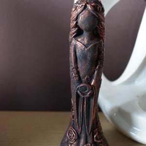 Estatua de diosa - Adorno hecho a mano / Decoración rústica / Envío gratuito al Reino Unido, regalo único para el hogar Black and Copper