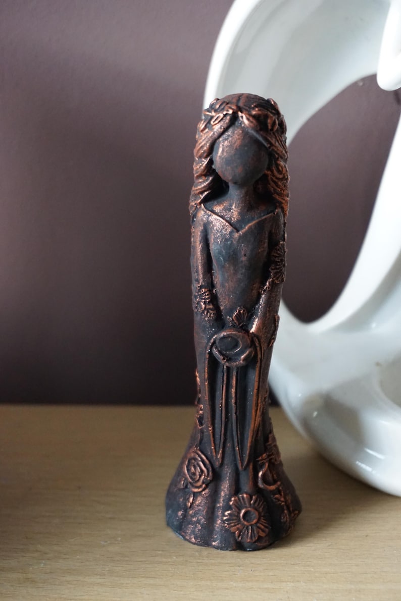Estatua de diosa - Adorno hecho a mano / Decoración rústica / Envío gratuito al Reino Unido, regalo único para el hogar Black and Copper