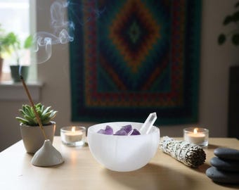 Selenite Bowl: White Crystal Charger for Home Decor, 8cm