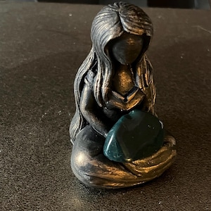 Warrior Goddess Mini Altar Statue – Handcrafted Feminine Strength Figurine (7cm) Bloodstone image 2