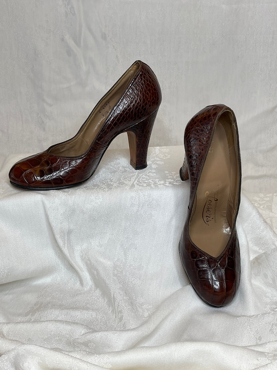 40s Loeser’s Martinique brown alligator pumps