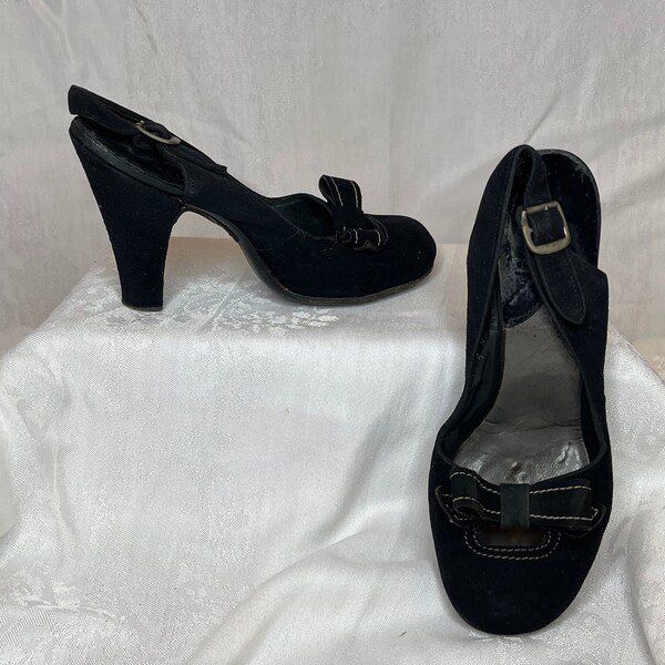 40s black suede sling back pumps