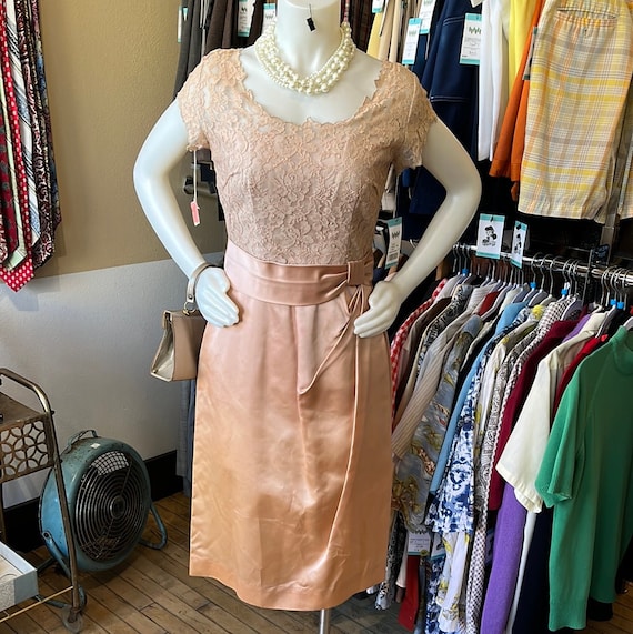 60s Light Peach Lace Party Dress