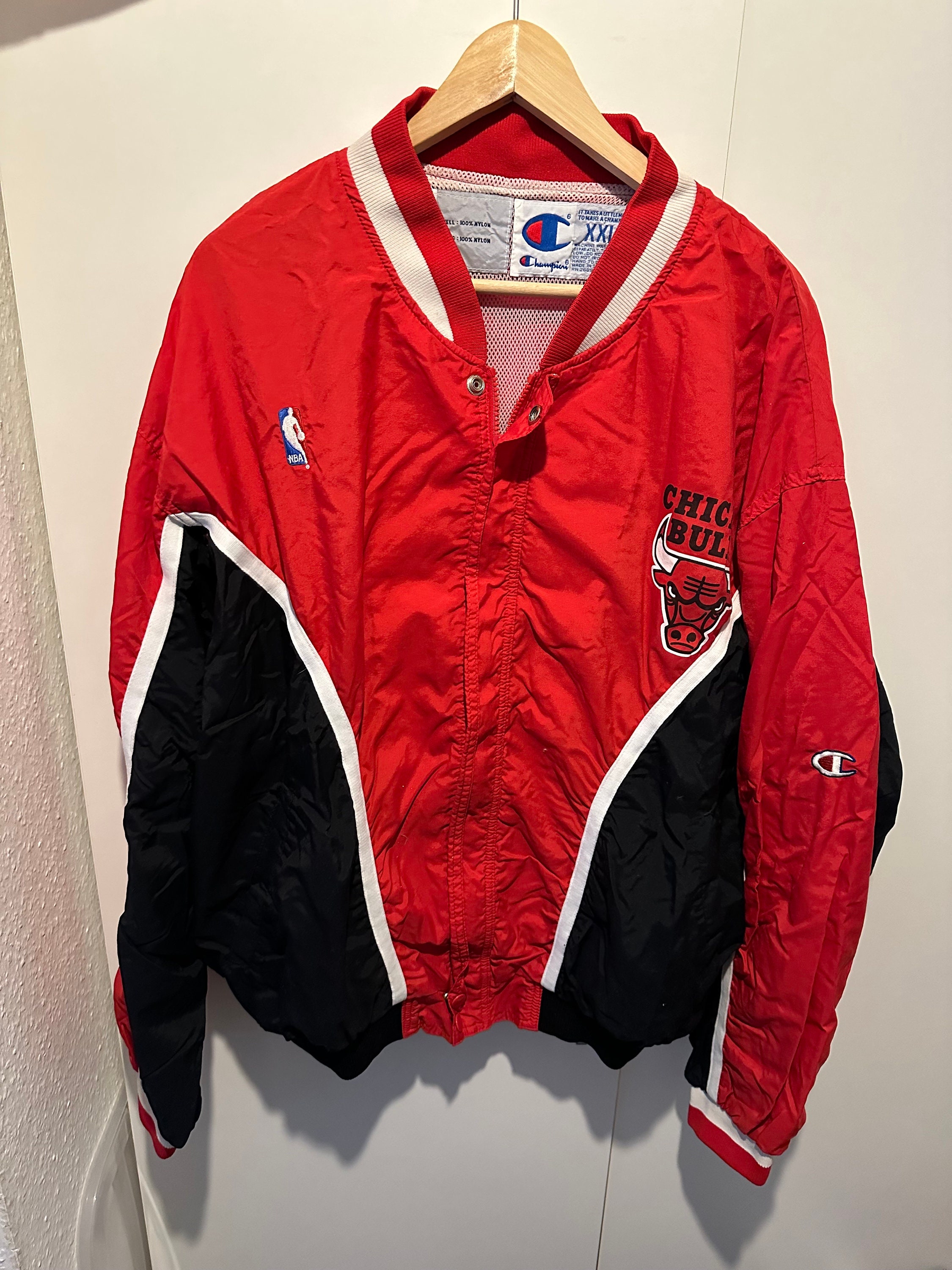 Champion Warm up Jacket Chicago Bulls NBA Size L Retro Champion Warm up Jacket Chicago Bulls NBA Size L Retro
