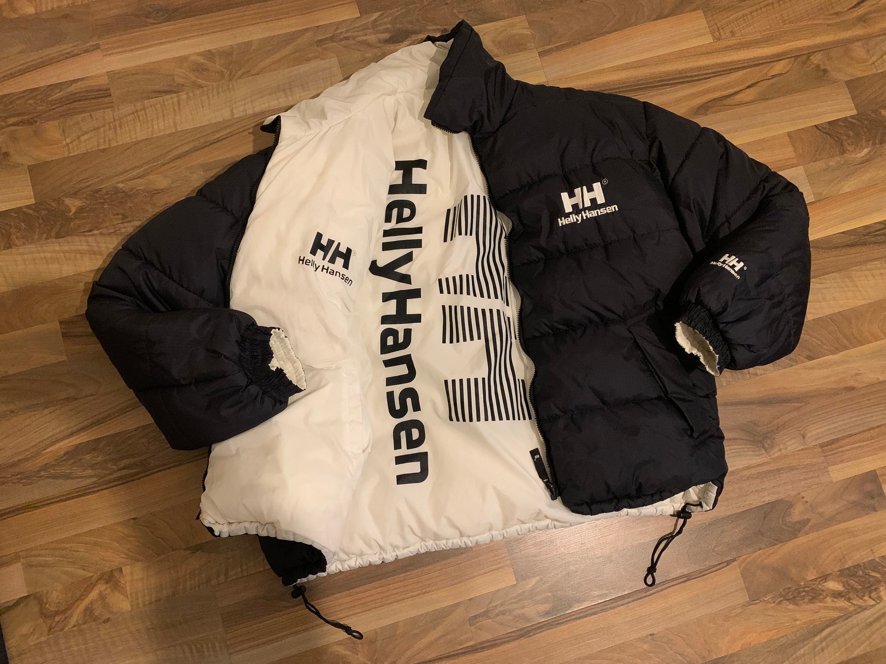 Helly hansen puffer jacket black 2025