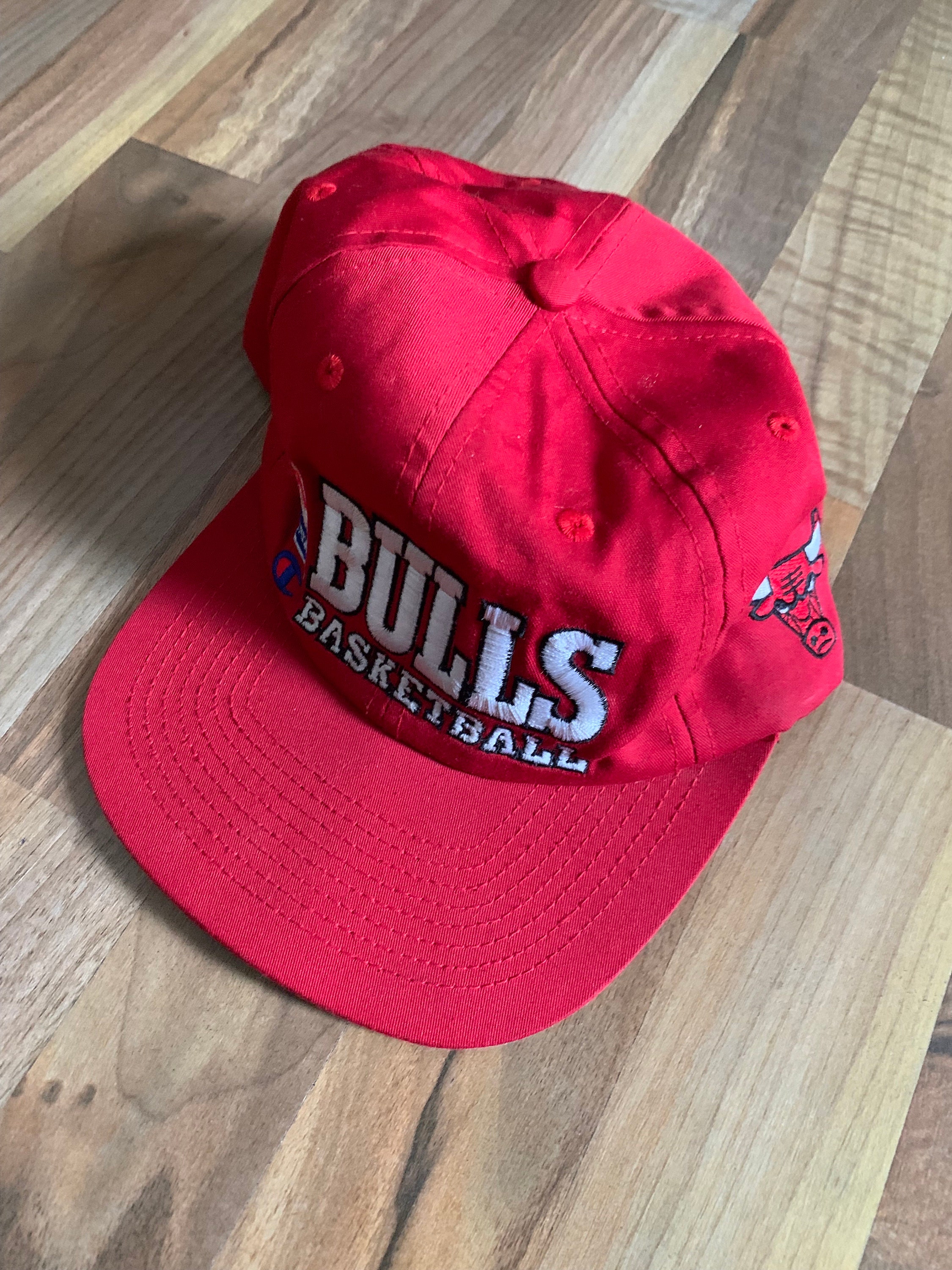 Chicago Bulls: Scottie Pippen 1995/96 Red Champion Jersey (M) – National  Vintage League Ltd.