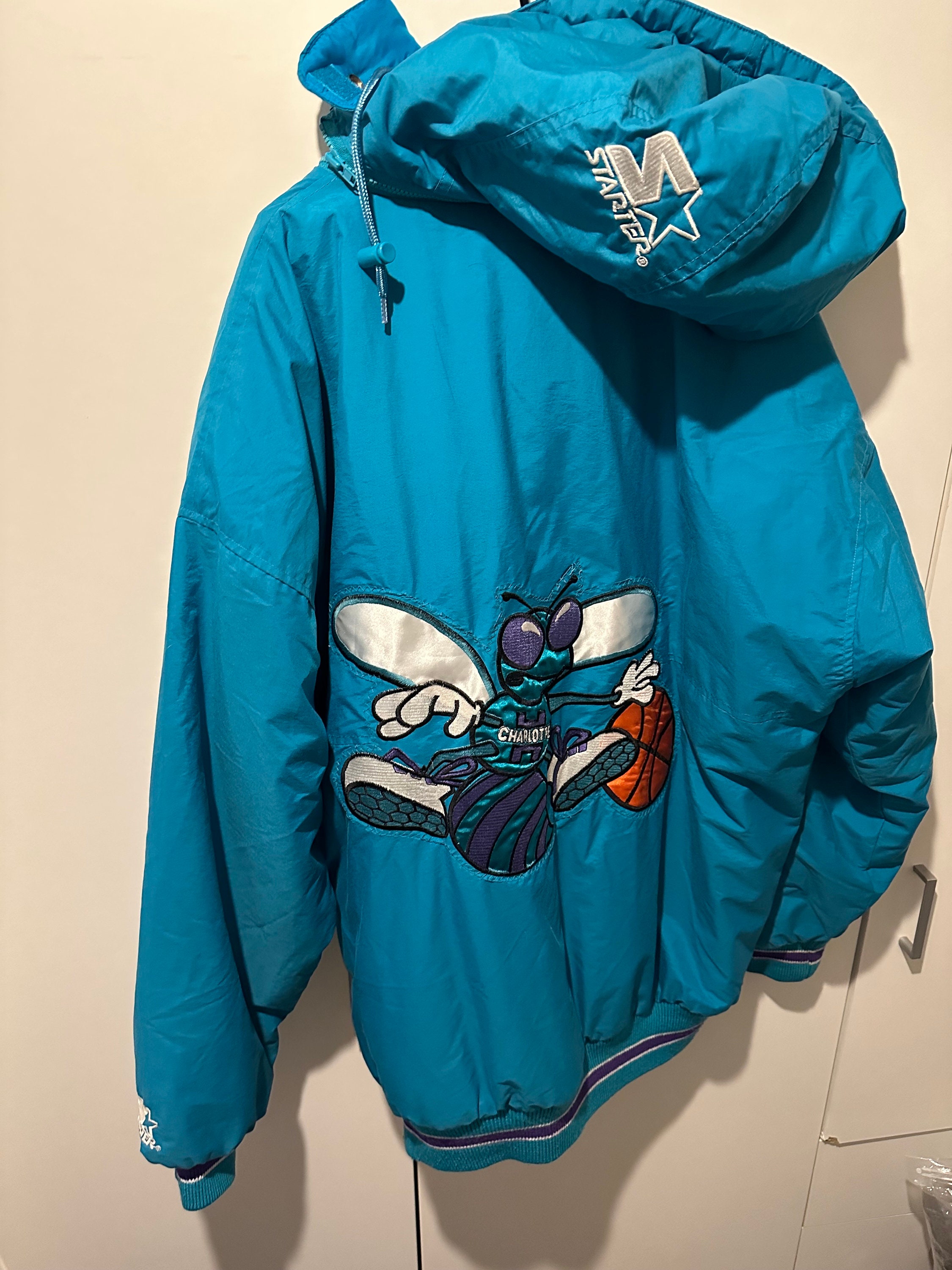 Starter Jacket Charlotte Hornets Size L NBA Retro Vintage Starter Jacket Charlotte Hornets Size L NBA Retro Vintage