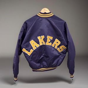 Chaqueta Chalk Line de Los Angeles Lakers NBA, talla M, estilo básico, estilo bomber retro vintage de los 90.
