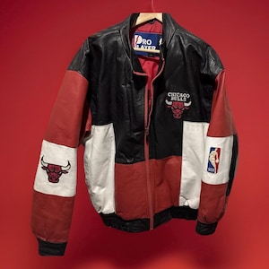 PROPLAYER　Chicago Bulls　レザージャケット　Mサイズ chicago-bulls-animal-varsity-