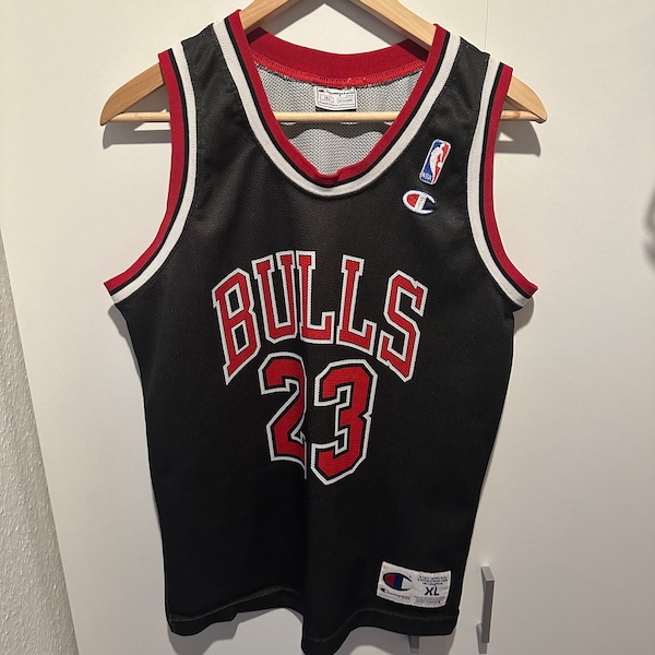 Champion Jersey Chicago Bulls Size S NBA Michael Jordan 23 Retro