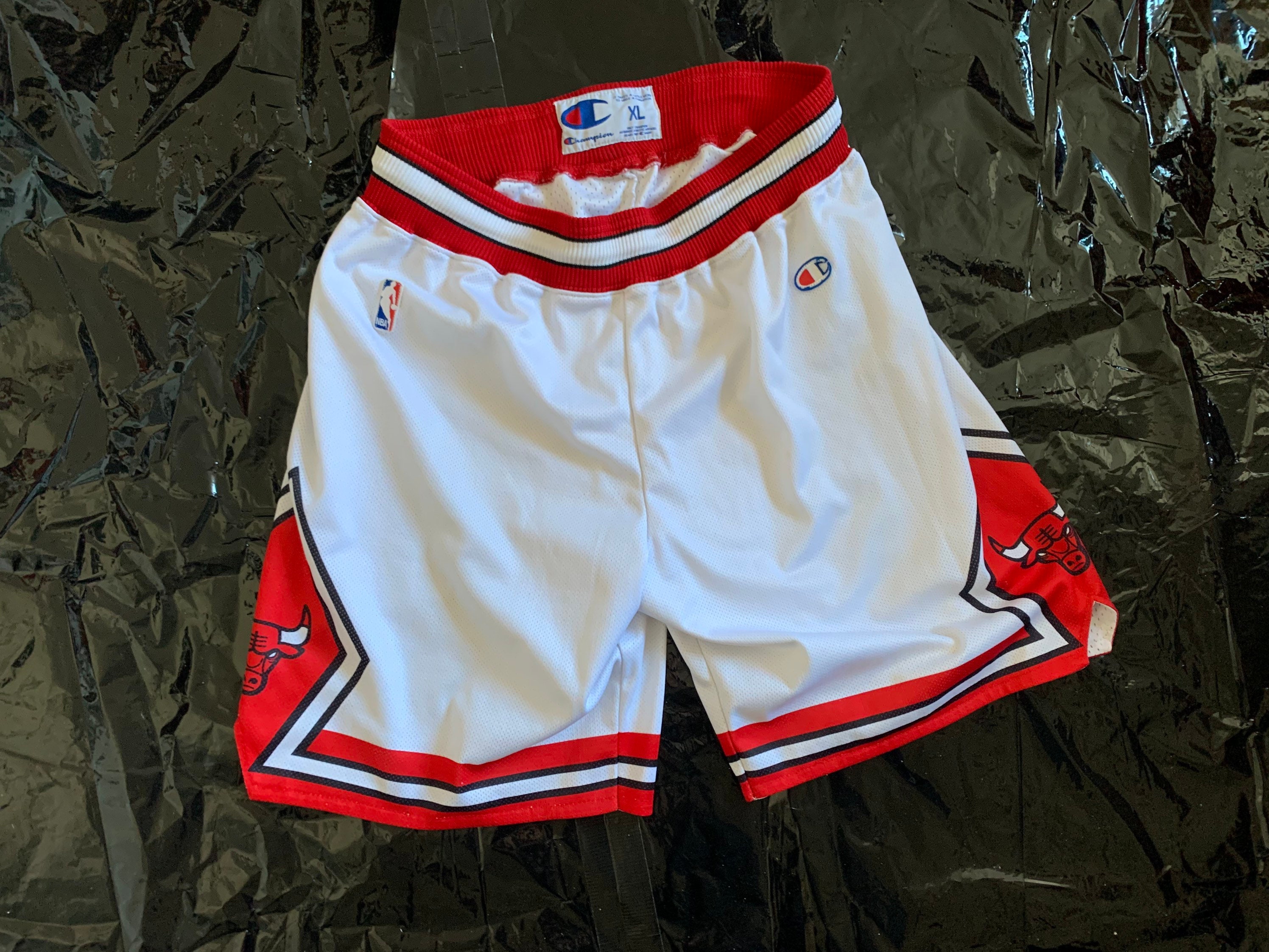 Chicago Bulls VTG vintage retro red NBA Basketball Shorts Nike size 32 M