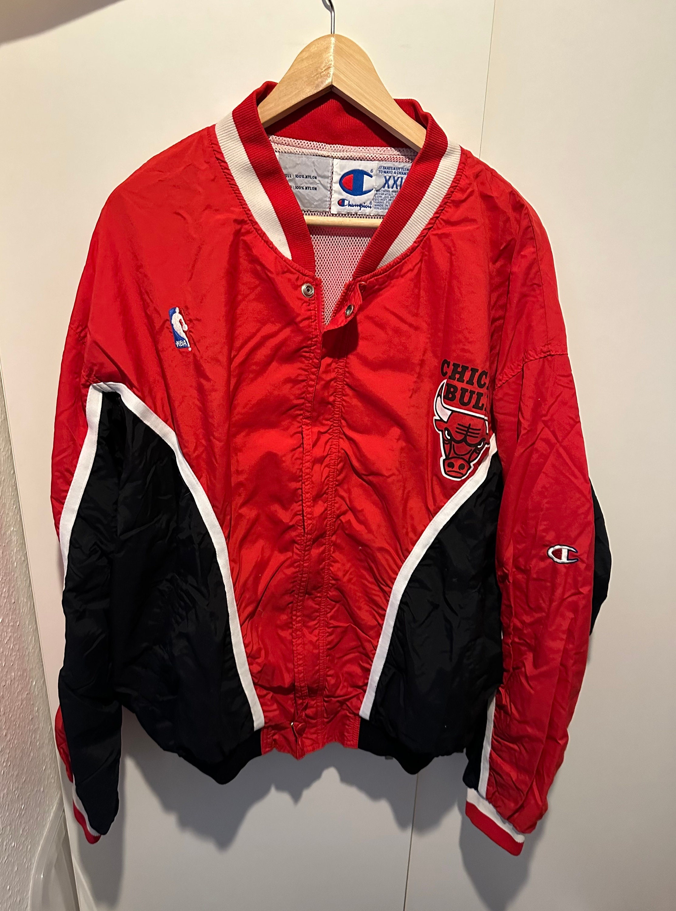 Champion Warm up Jacket Chicago Bulls NBA Size L Retro Champion Warm up Jacket Chicago Bulls NBA Size L Retro