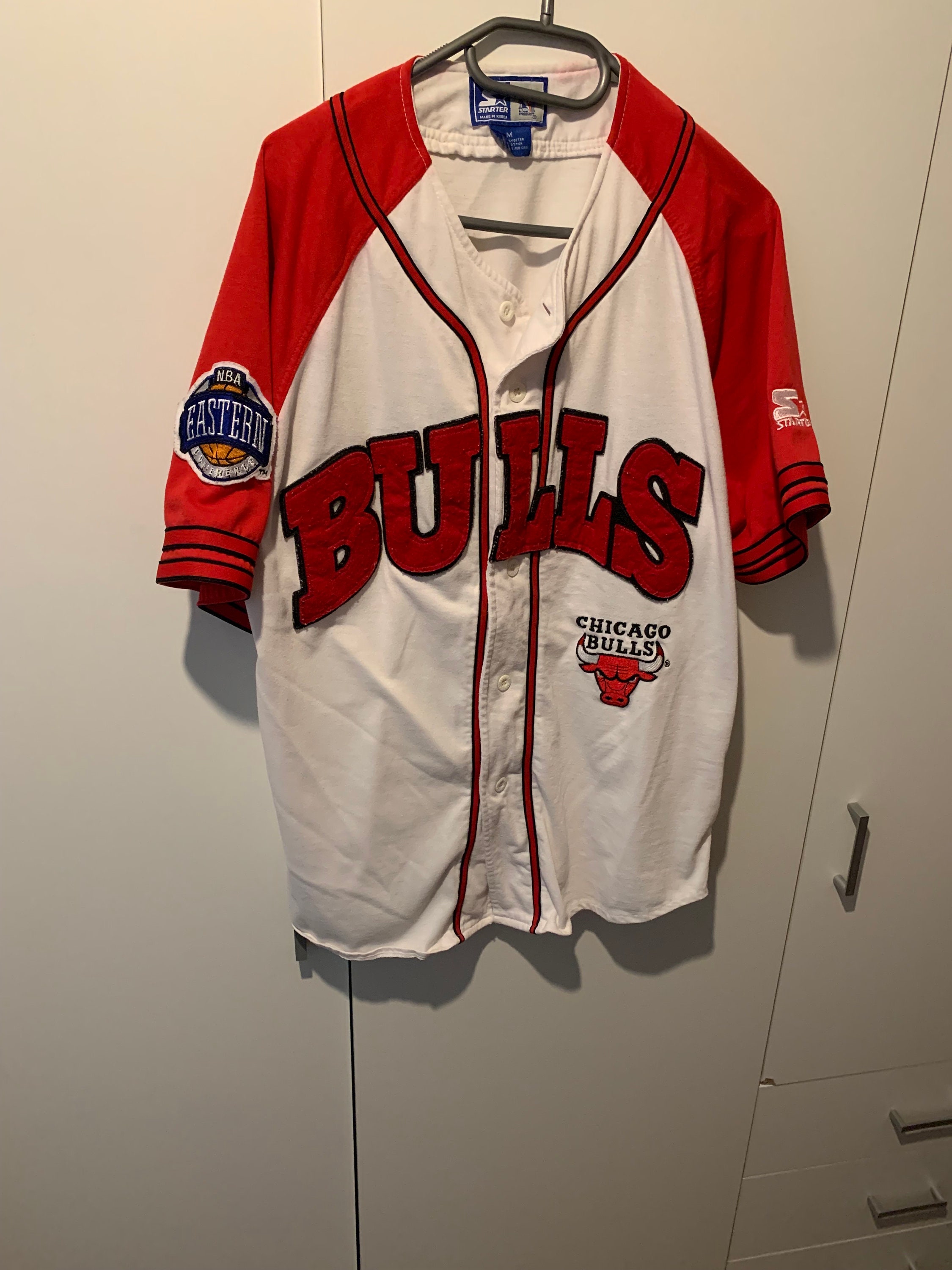 Starter Chicago Bulls NBA シャツ Mサイズ Starter Jersey Shirt Chicago Bulls Size M NBA Retro Vintage Bulls