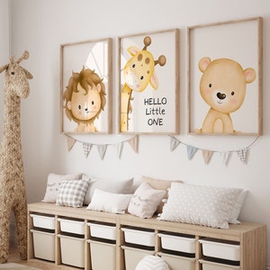 3er Set Dschungeltier 'Hello Little One' Wandbilder | Boho, Safari, Tier, Löwe, Giraffe, Bär | Kindergarten Kind Kinder Printable | Baby