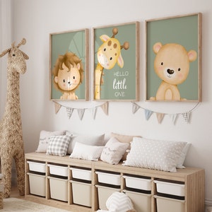 3er Set Dschungeltier 'Hello Little One' Wandbilder | Boho, Safari, Tier, Löwe, Giraffe, Bär | Kindergarten Kind Kinder Printable | Baby