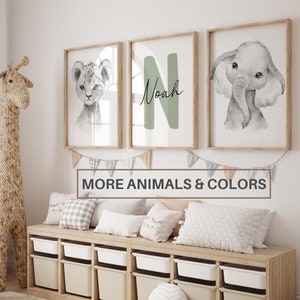 Set van 3 Jungle Animal Nursery Decor Wall Art Print| Gepersonaliseerde naam| Safari kinderkamer decor| Leeuw, Olifant, Giraf| Kind kinderen afdrukbaar