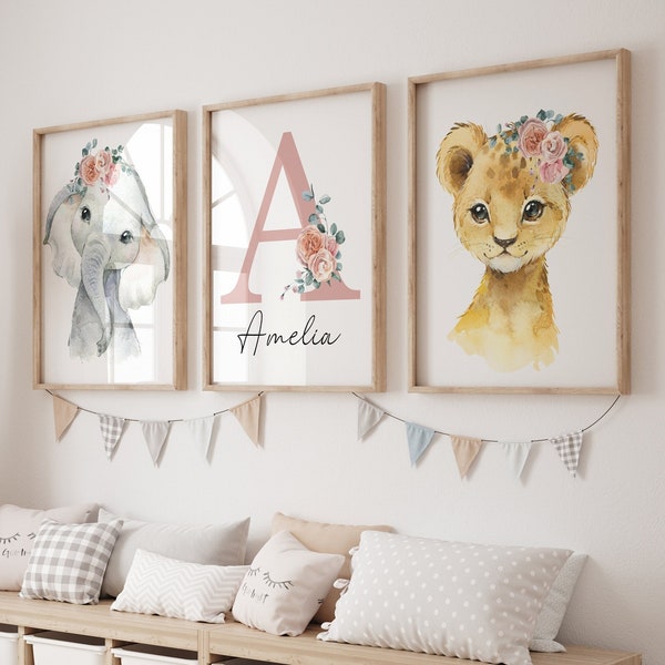Set von 3 Jungle Animals Baby Mädchen Namensschild | Personalisierte Initial Kinderzimmer Wand Kunstdruck | Blumen, Safari| Babyzimmer Drucke| Kinderzimmer Dekor