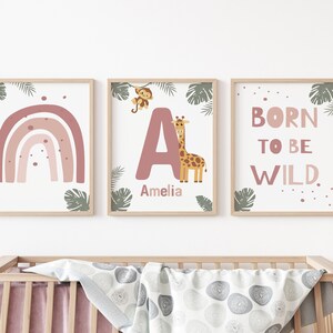 Set von 3 Dschungeltier 'Born to be Wild' Wand Kunstdrucke für Baby Mädchen Schlafzimmer | Personalisierter Name| Boho, Safari, Giraffe, Regenbogen| Neues Baby