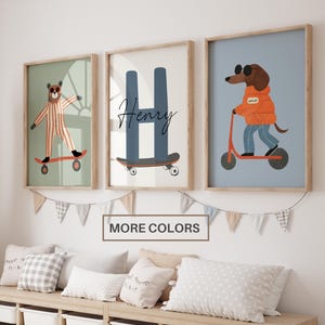 Decorazione murale per cameretta dei bambini con animali che praticano lo skateboard, stampa personalizzata con nome/targa con nome iniziale/orso giocoso/fantasiosa decorazione per la cameretta dei bambini