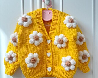 Cardigan Daisy Kids, Cardigan Daisy, Cardigan tricoté, Produits pour bébés, Pull pour enfants, Pull tricoté, Pull chunky, Vêtements scolaires pour enfants, Robe quotidienne